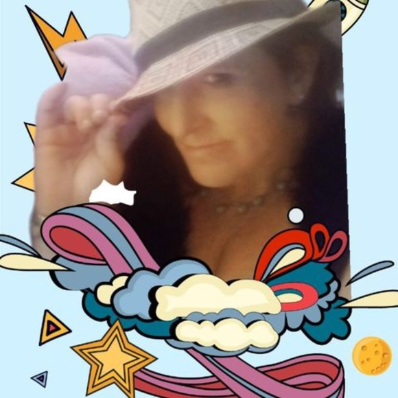 Meet your Posher, Chelle - Picture 1 of 1